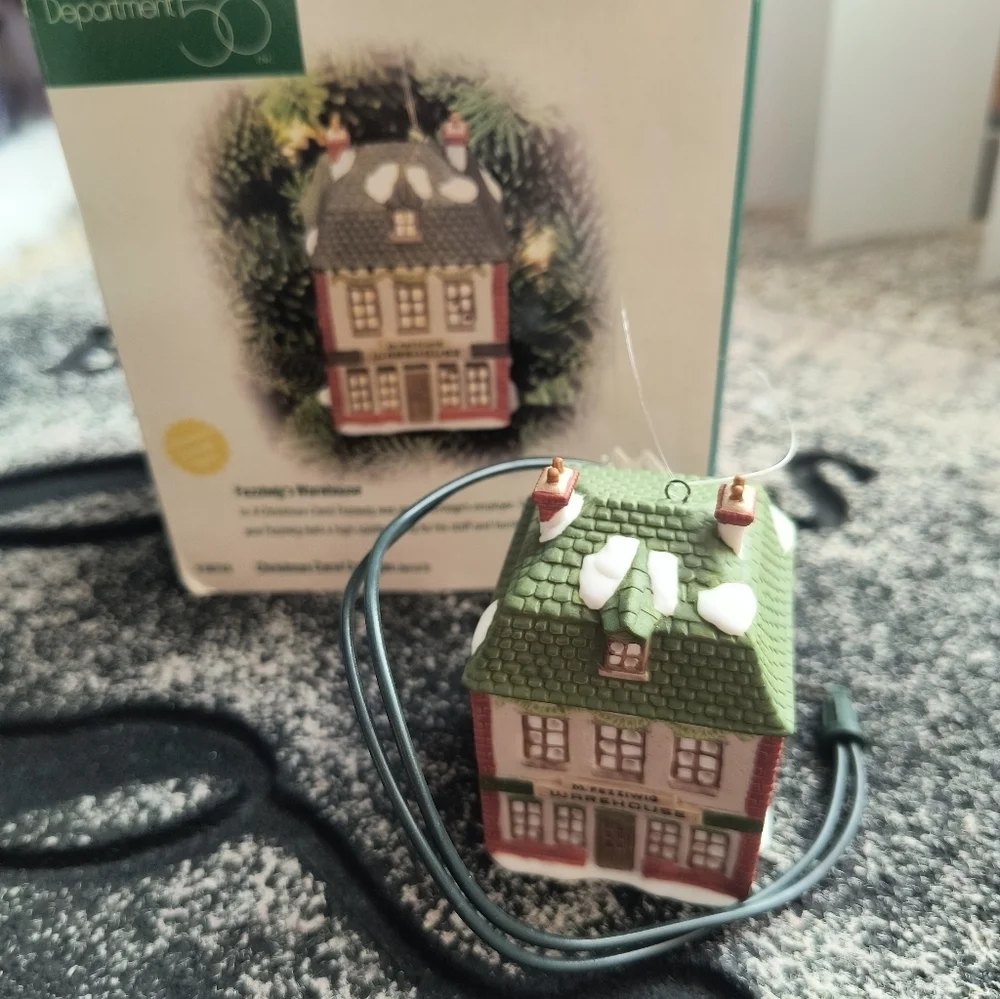 Dept 56 Fezziwigs Warehouse Lighted Ornament Christmas Carol Cottages 98745